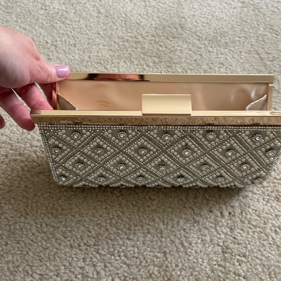 Ivory and Pearl Clutch Purse - Picture 2 of 3